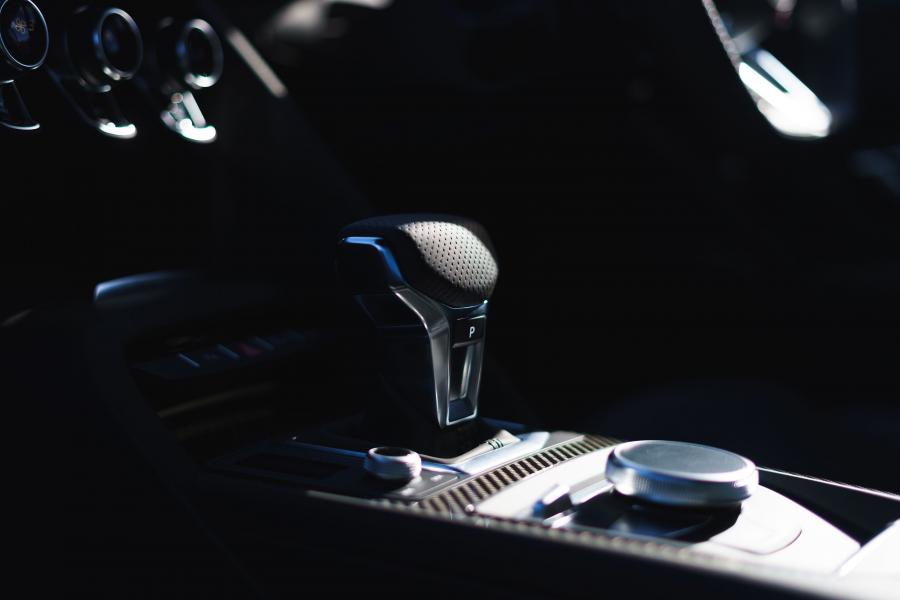 Детали интерьера Audi R8 V10 Performance 2019 года  (UK) (фото 133 из 136)